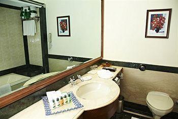 Hotel Club Mahindra White Meadows à Manāli Extérieur photo